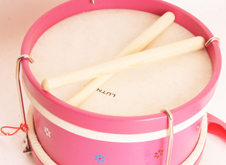 FLT-KTYG-1A Детский барабан розовый, диаметр 22см, с палочками. Fleet