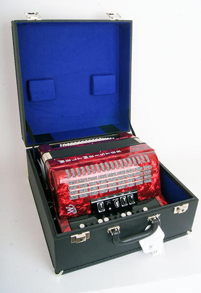 Romance603-III-72/60-RD Romance 603 Аккордеон кнопочный 60/72/III/5, футляром и ремнями, Weltmeister