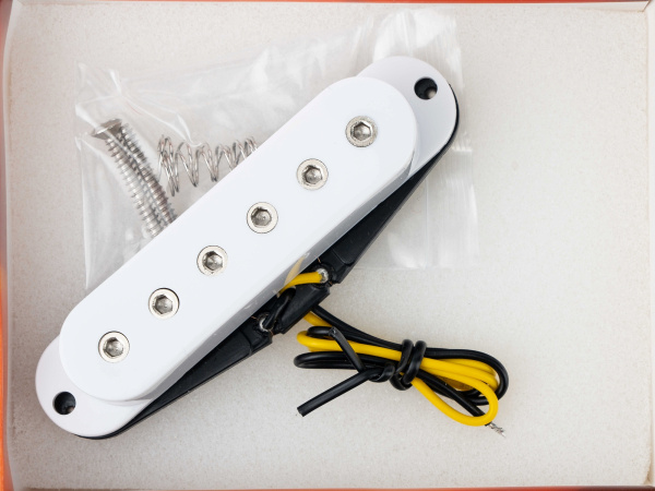 BS-11Middle-WH Звукосниматель магнитный, сингл, средний, белый, Belcat