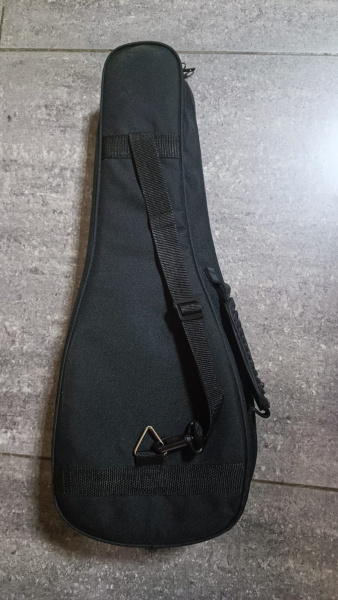 ЧУ3-Черный Чехол для укулеле сопрано, полужеский (15мм), цвет черный, SOLO