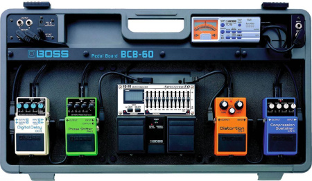 BCB-60 кейс для гитарных эффектов, с адаптером и коммутацией. BOSS