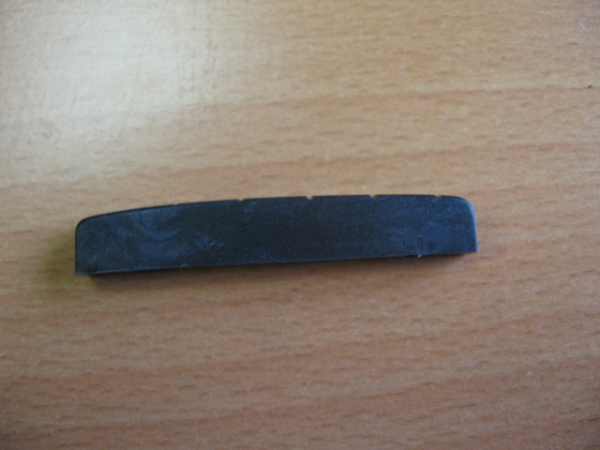 NTC-12 порожек 43х8х4.3 мм, с прорезями под струны, черный пластик. Hosco