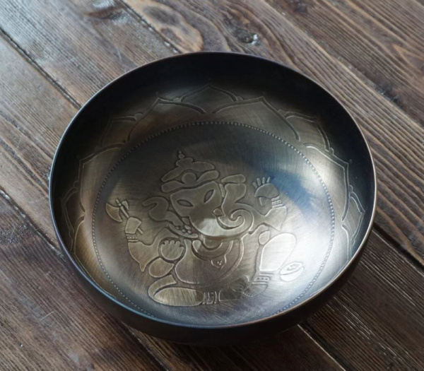 IN99PGG22 Поющая Чаша, 22см, гравировка Ганеша, в комплекте стик, INOY