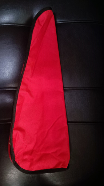 ЧУ2-Красный Чехол для укулеле сопрано, цвет красный. SOLO