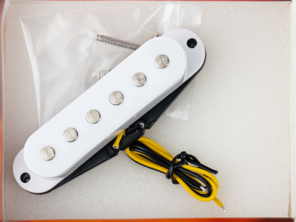 BS-04Middle-WH Звукосниматель магнитный, сингл, средний, белый, Belcat