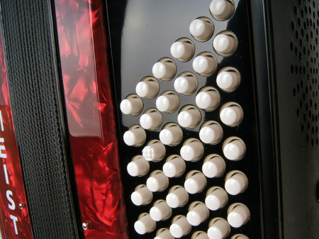 Romance603-III-72/60-RD Romance 603 Аккордеон кнопочный 60/72/III/5, футляром и ремнями, Weltmeister