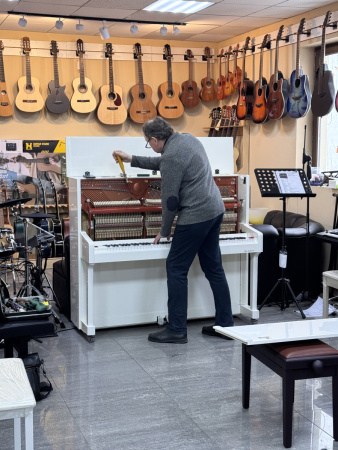 W126WH Пианино акустическое, цвет белый Wendl&Lung