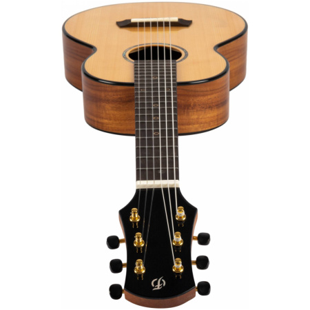 GUT850 гиталеле, строй ADGCEA, верхняя дека массив ели, корпус махагони, чехол в комплекте, FLIGHT 